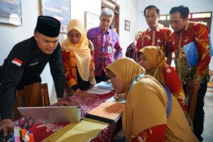 Padukuhan Tebon Tampil Sat-Set Sambut Juri GISA Dukcapil Sleman